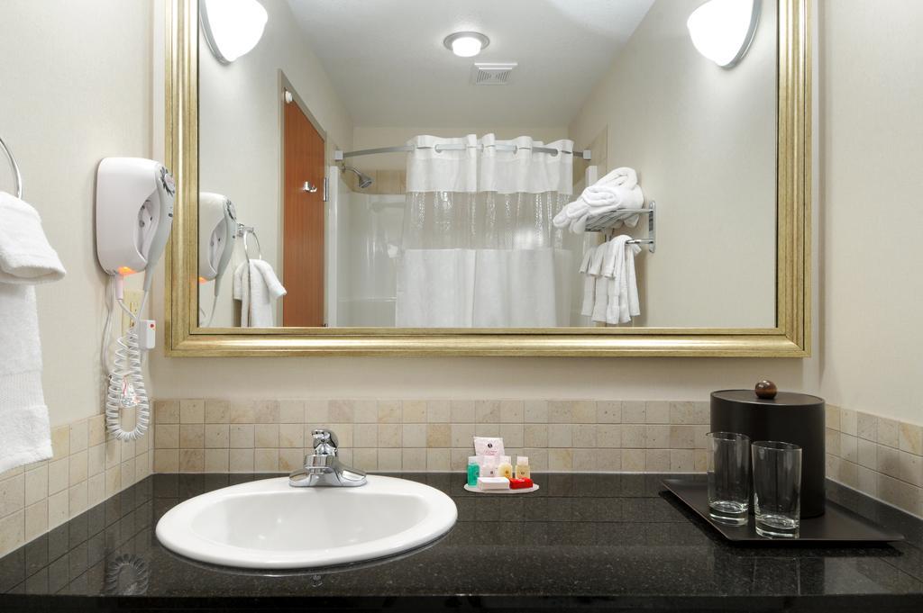 Ramada By Wyndham 3* Olds